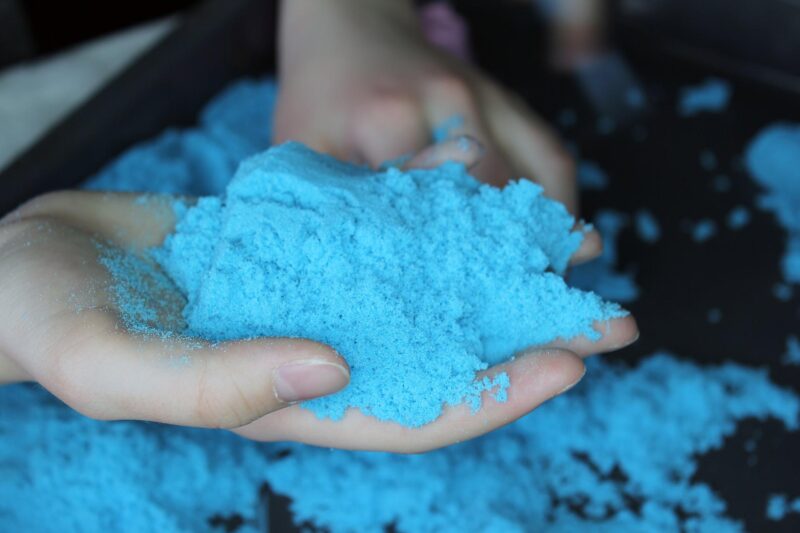Legebyen.dk tilbyder sjov med Kinetic Sand for hele familien
