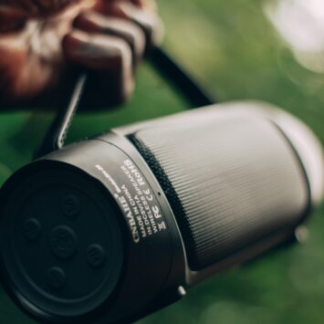 Opdag de kraftfulde powerbanks fra Charging.dk.dk og hold festen kørende hele natten