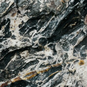 Derfor skal du overveje granitskærver og natursten til kommende haveprojekter