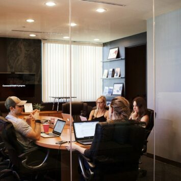 Arbejdsglæde er én af nøglerne til et sundt og produktivt arbejdsmiljø